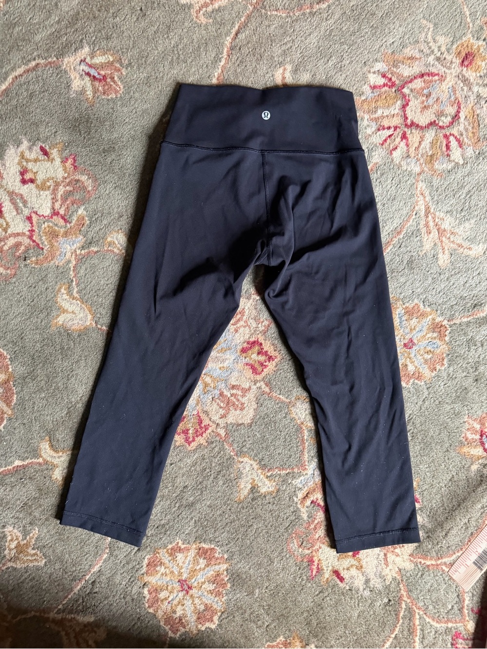 lululemon athletica Women’s Black Cropped Wunder Under Leggings size 6